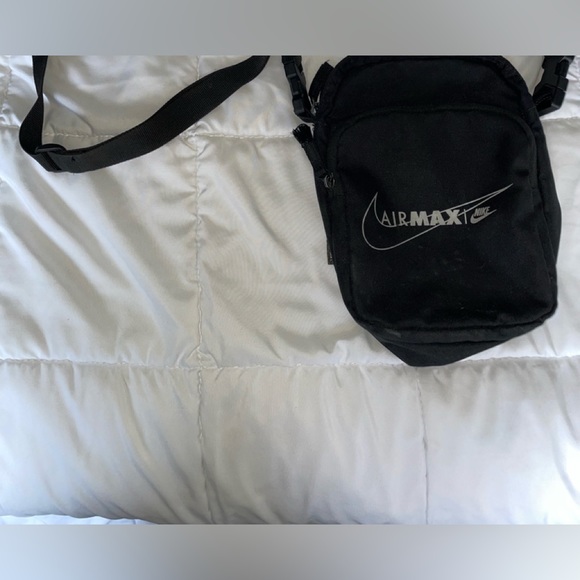 Black Nike crossbody bag - Picture 1 of 4